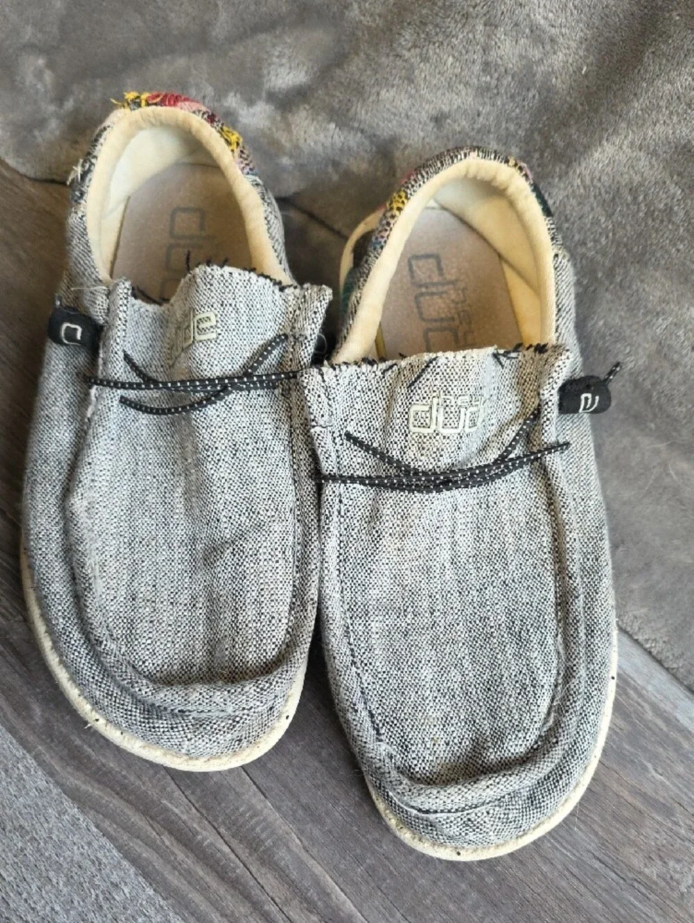 Hey Dude light gray